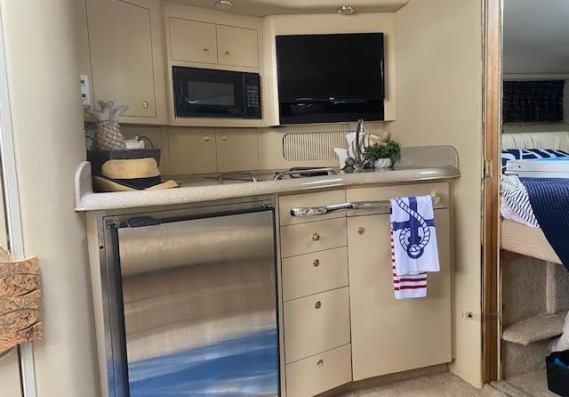 Sea ray 330 express cruiser