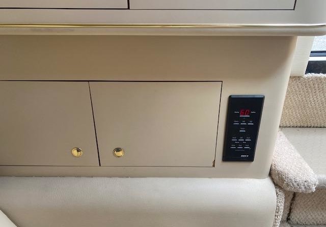 Sea ray 330 express cruiser