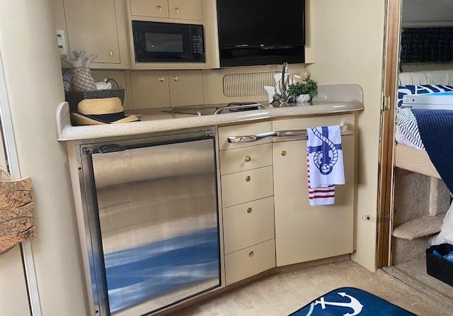 Sea ray 330 express cruiser