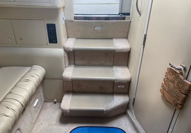 Sea ray 330 express cruiser