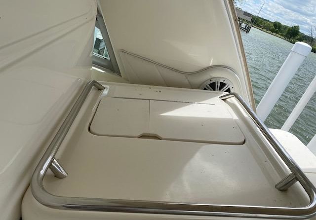 Sea ray 330 express cruiser