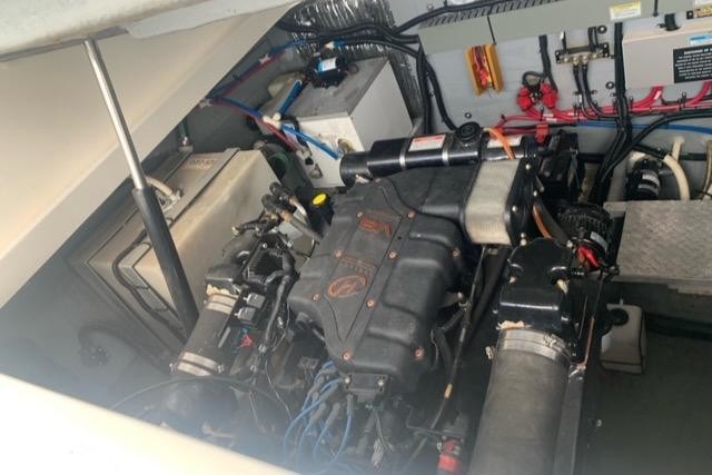 Sea ray 330 express cruiser