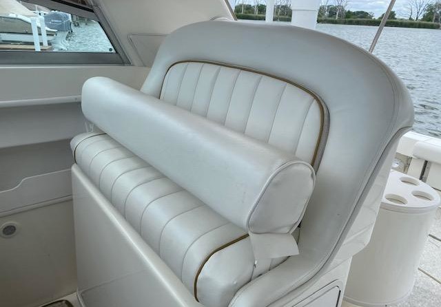 Sea ray 330 express cruiser