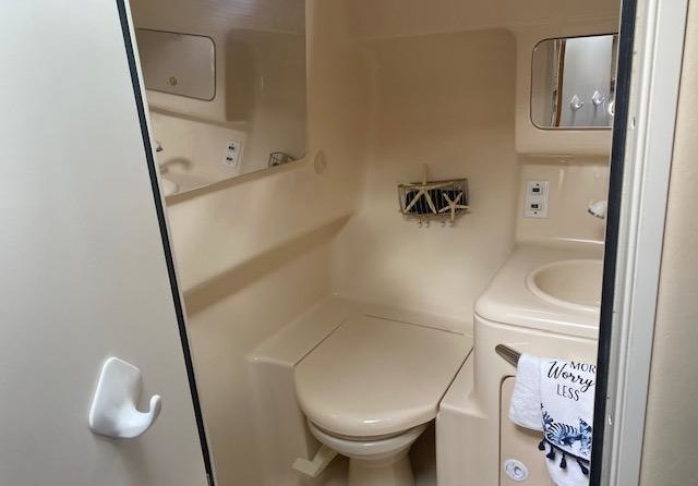 Sea ray 330 express cruiser