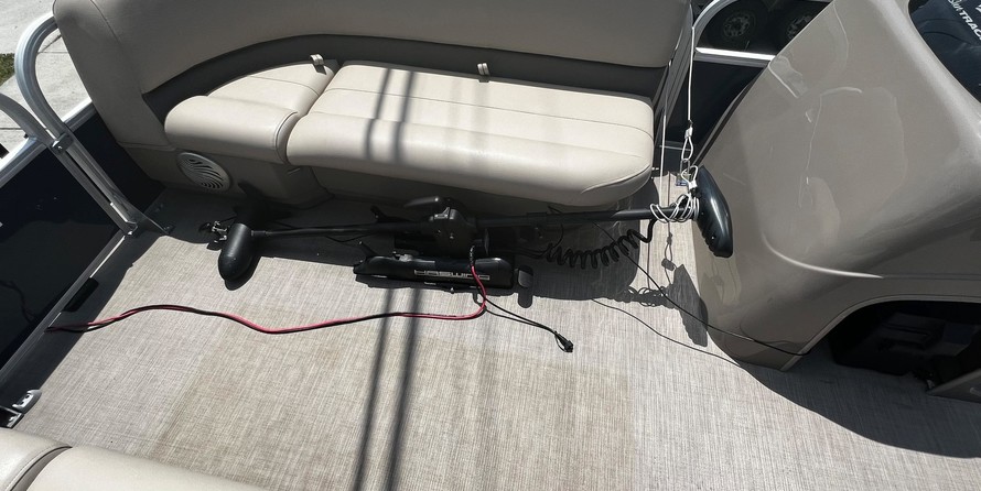 Sun Tracker Party Barge 18 DLX