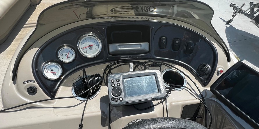 Sun Tracker Party Barge 18 DLX