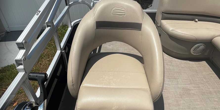 Sun Tracker Party Barge 18 DLX