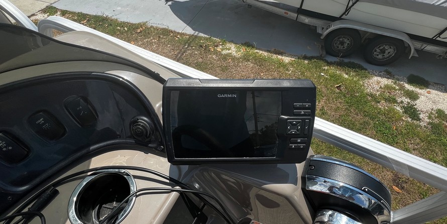 Sun Tracker Party Barge 18 DLX