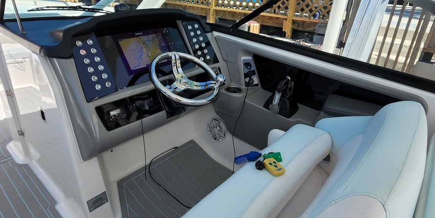 Robalo R317 Dual Console