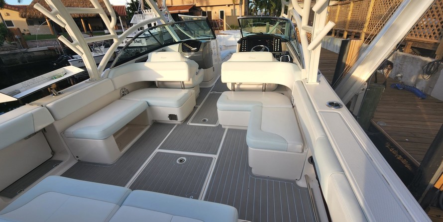 Robalo R317 Dual Console