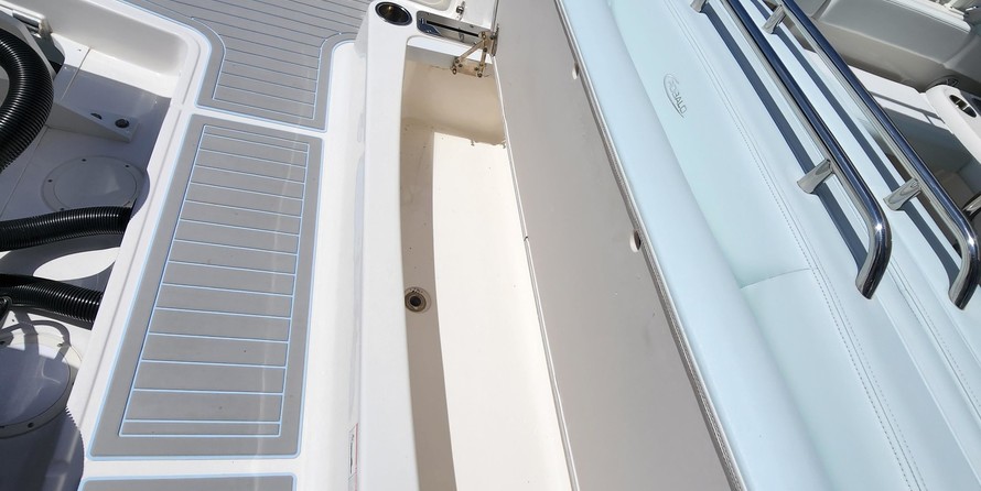 Robalo R317 Dual Console