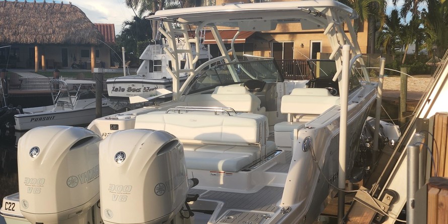 Robalo R317 Dual Console