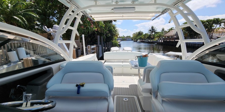 Robalo R317 Dual Console