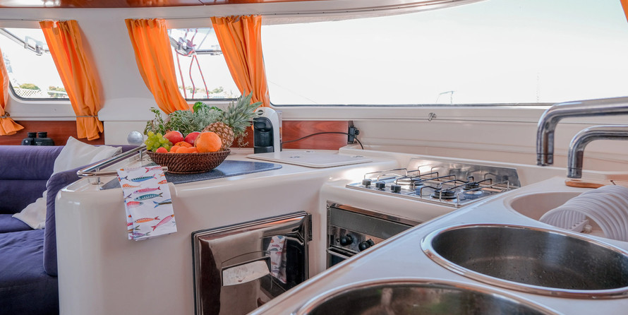Fountaine pajot belize 43