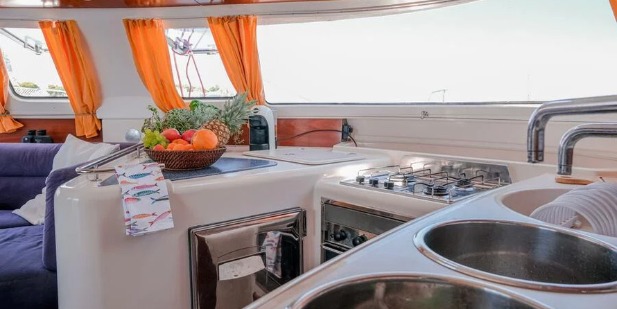 Fountaine pajot belize 43