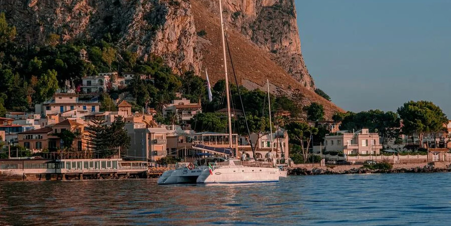 Fountaine pajot belize 43