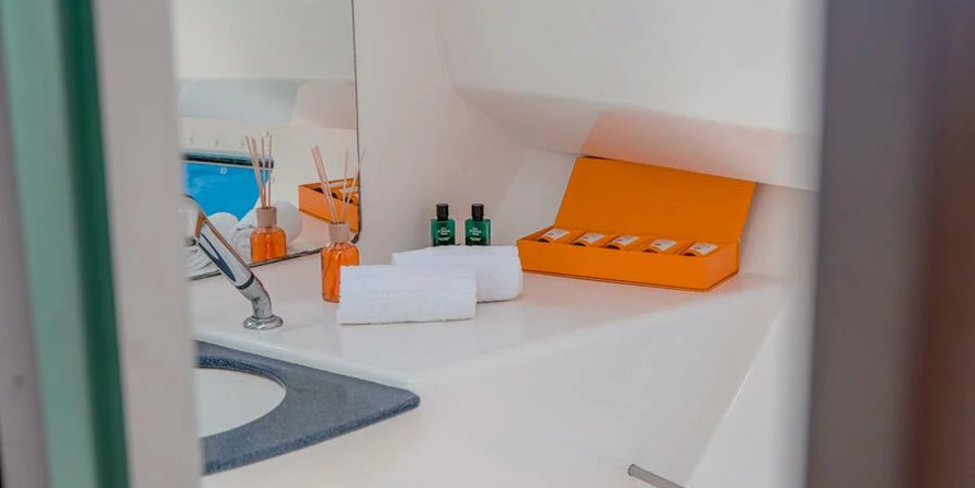 Fountaine pajot belize 43