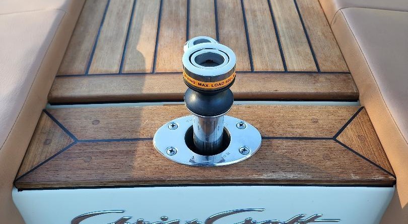 Chris-Craft Carina 21