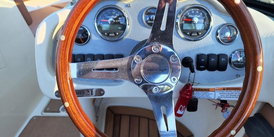 Chris-Craft Carina 21