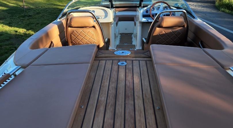 Chris-Craft Carina 21