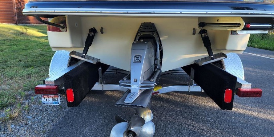 Chris-Craft Carina 21