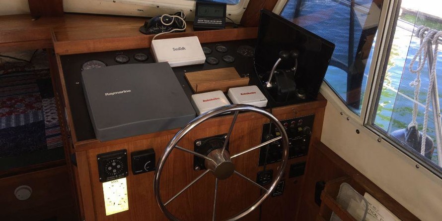 Sabre 34 Sedan Bridge