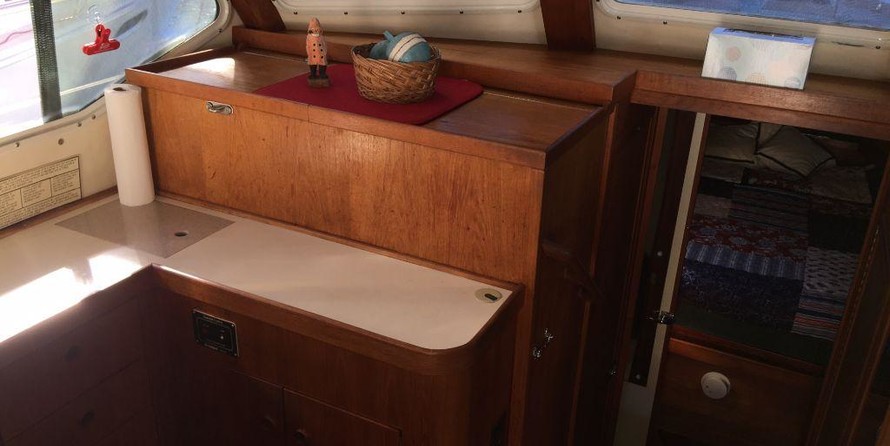 Sabre 34 Sedan Bridge