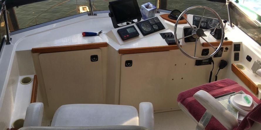 Sabre 34 Sedan Bridge