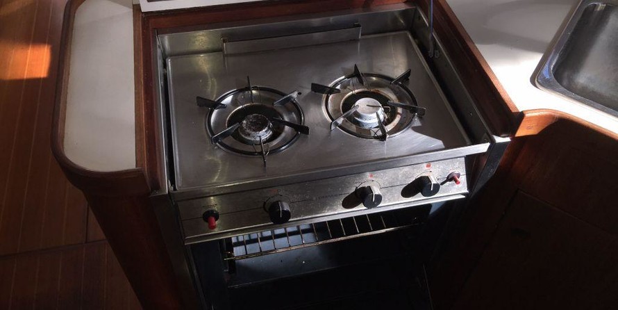 Sabre 34 Sedan Bridge