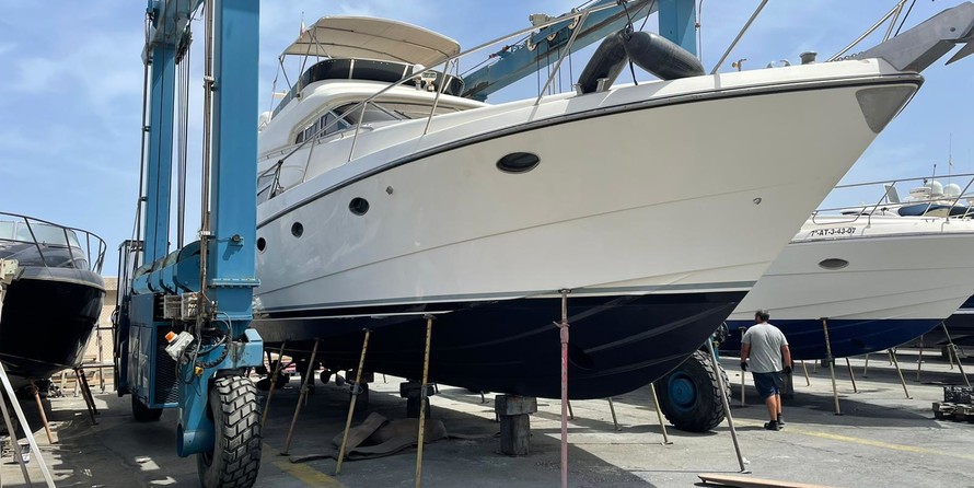 Palmer Johnson cockpit motor yacht