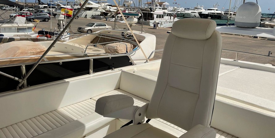 Palmer Johnson cockpit motor yacht