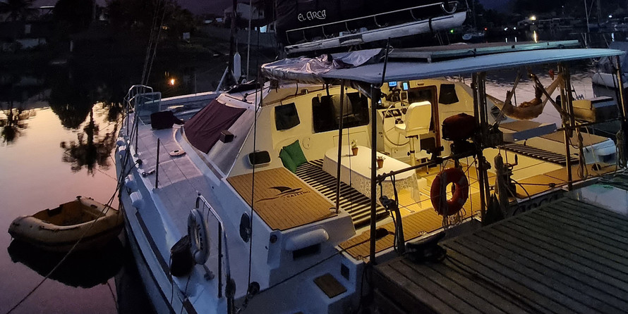 Alugel KURT HUGHES 43 (diaria) HUGHES