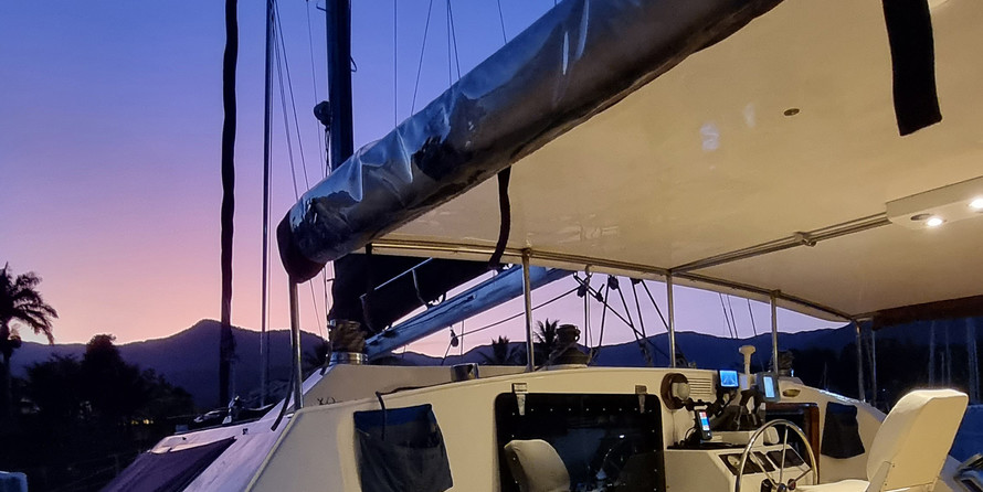 Alugel KURT HUGHES 43 (diaria) HUGHES