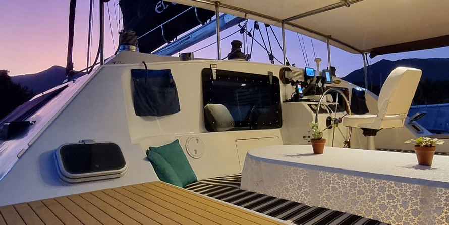 Alugel KURT HUGHES 43 (diaria) HUGHES