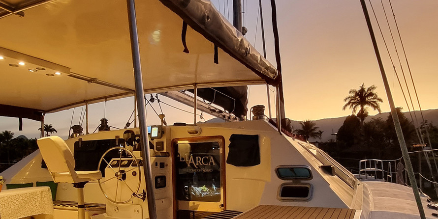 Alugel KURT HUGHES 43 (diaria) HUGHES