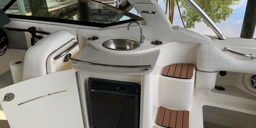 Sea Ray 270 SLX