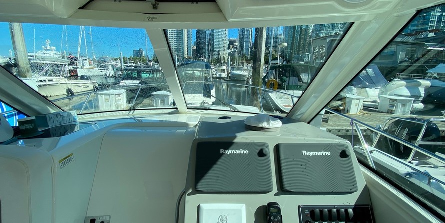 Boston Whaler 315 Conquest Pilothouse