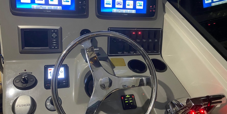 Boston Whaler 315 Conquest Pilothouse