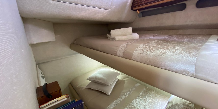 Sea ray 500 db sedan bridge