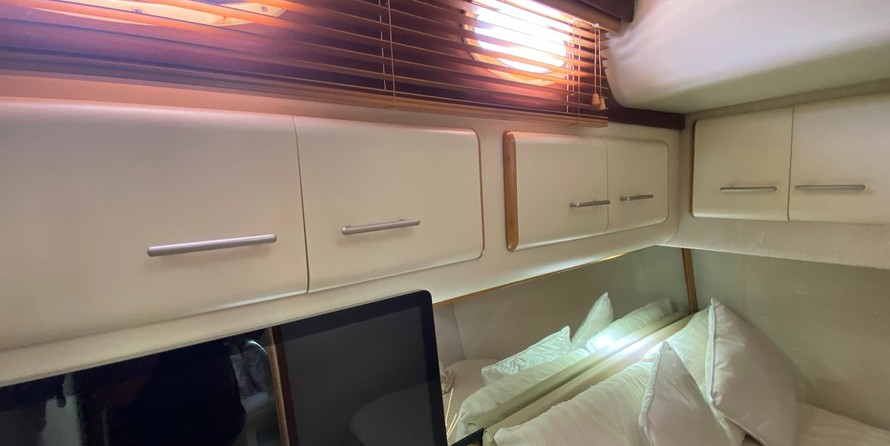 Sea ray 500 db sedan bridge