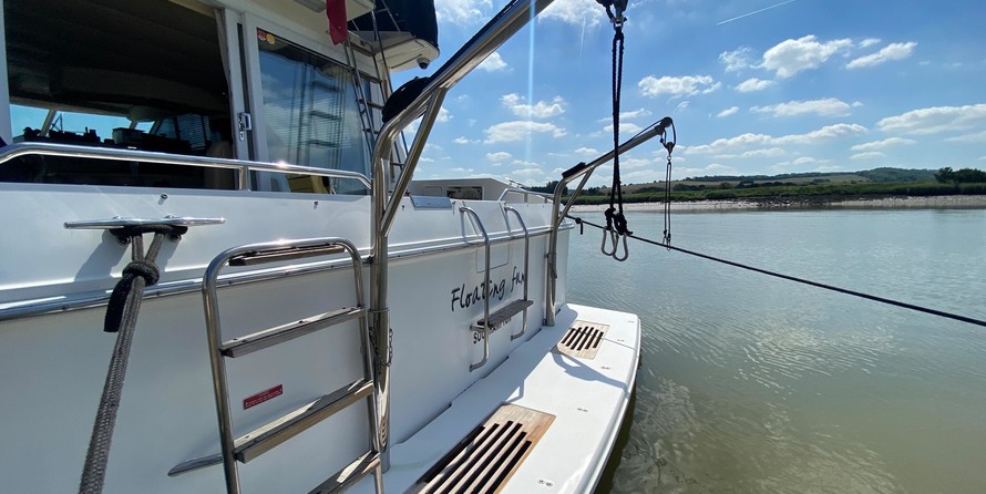 Sea ray 500 db sedan bridge