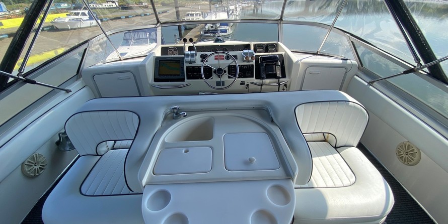Sea ray 500 db sedan bridge