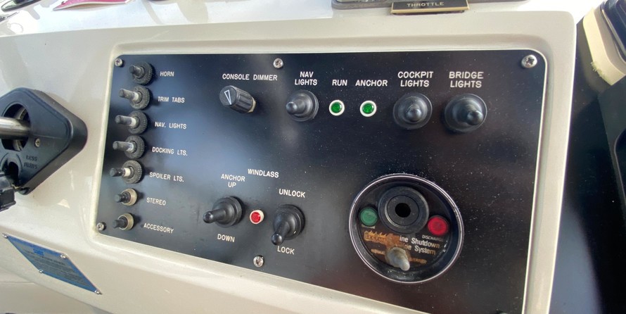 Sea ray 500 db sedan bridge