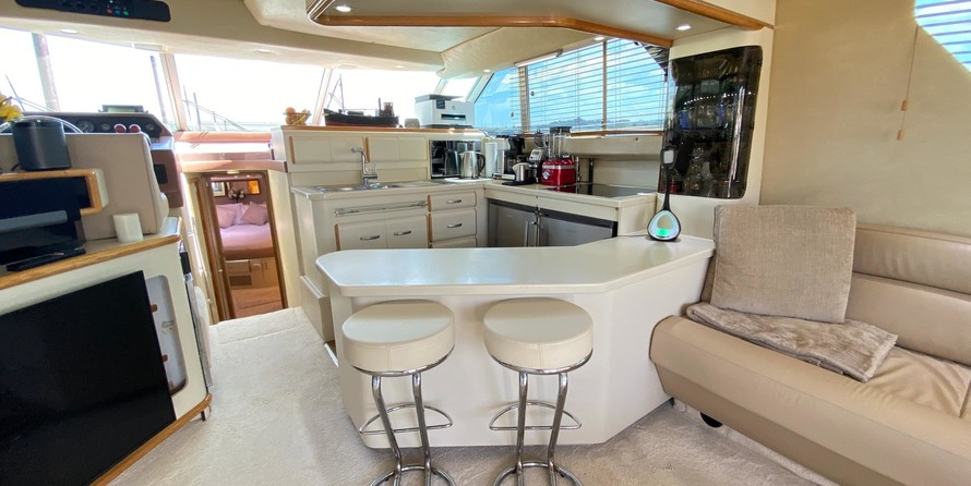 Sea ray 500 db sedan bridge