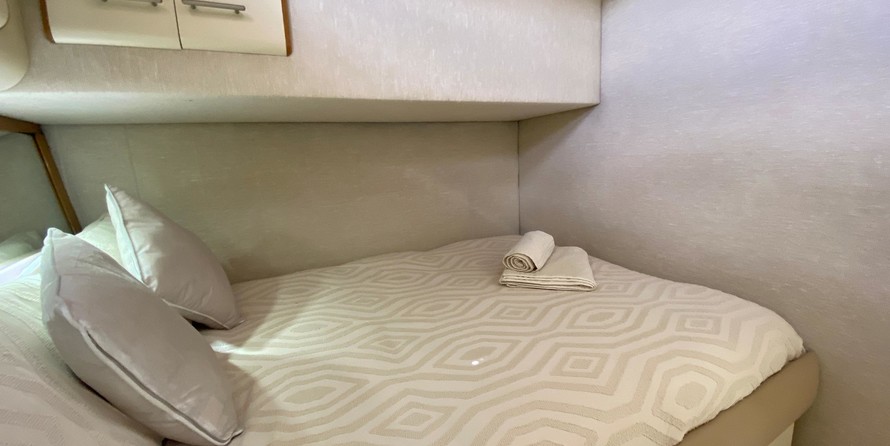 Sea ray 500 db sedan bridge