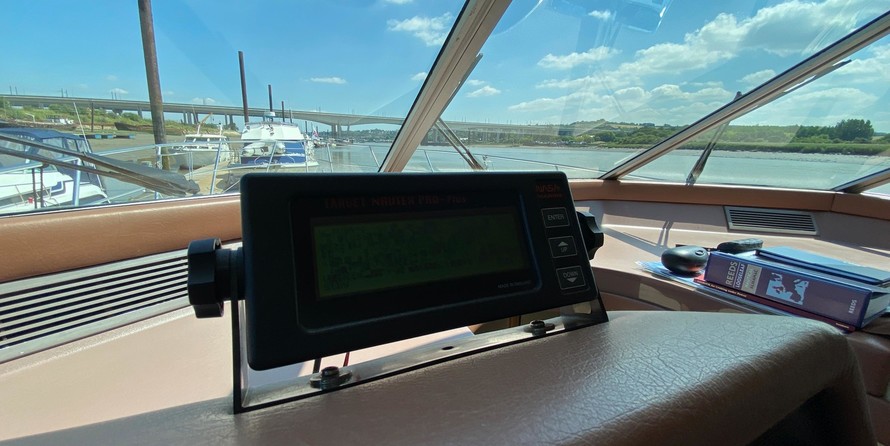 Sea ray 500 db sedan bridge