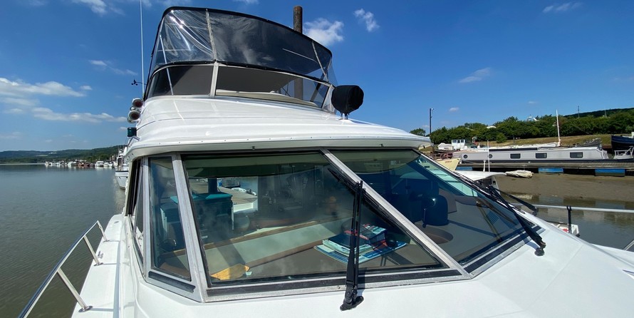 Sea ray 500 db sedan bridge