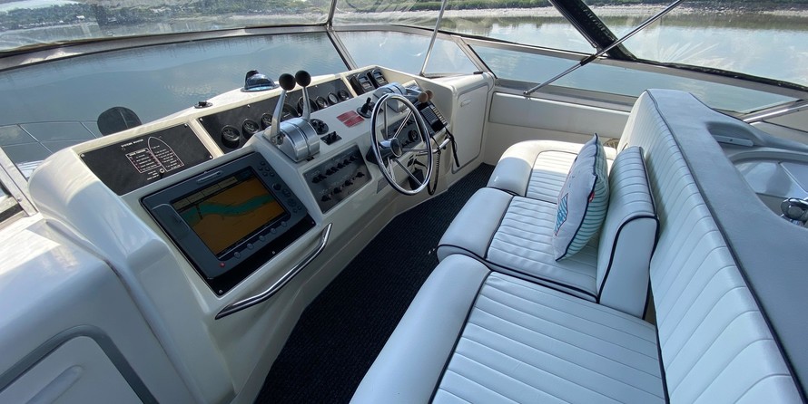 Sea ray 500 db sedan bridge