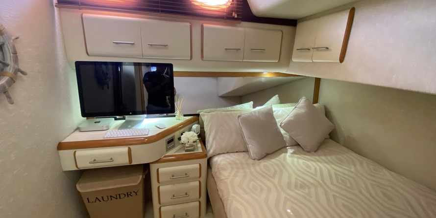 Sea ray 500 db sedan bridge