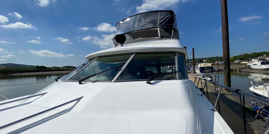 Sea ray 500 db sedan bridge